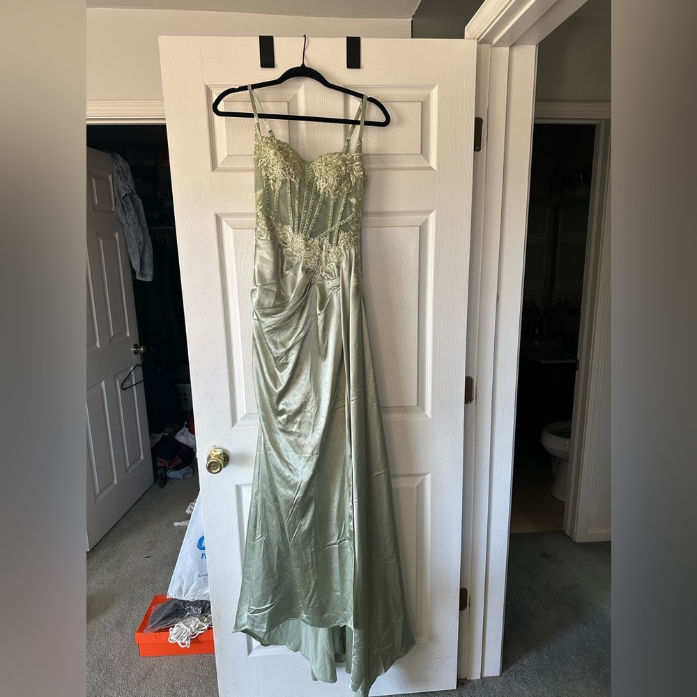 Elegant Green Evening Gown